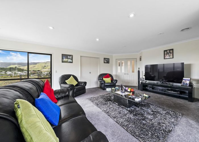  at 8 Linacre Way, Tawa, Wellington