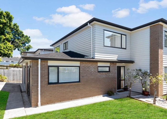  at 11 Te Hana Road, Panmure, Auckland