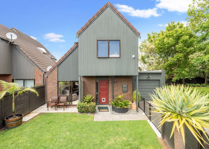  at 5 Balmer Lane, Mount Eden, Auckland