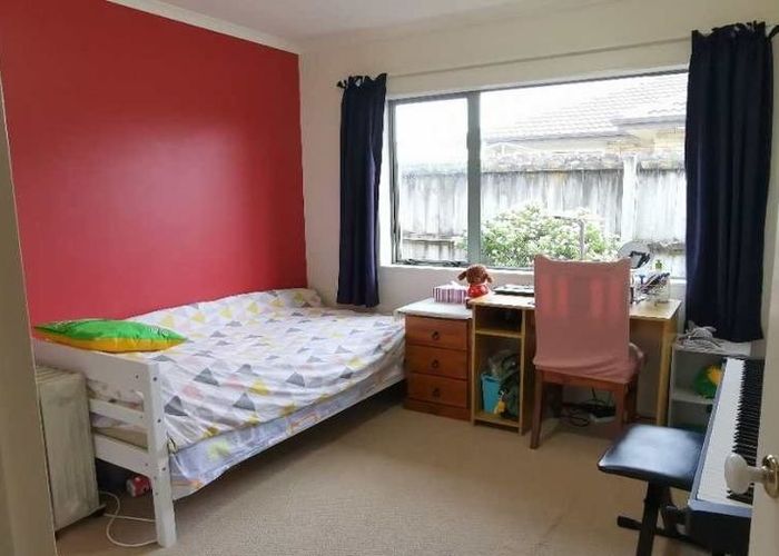  at 17 Hillwell Drive, Henderson, Waitakere City, Auckland