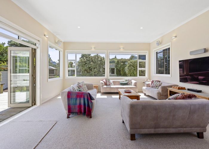  at 98 Apu Crescent, Lyall Bay, Wellington