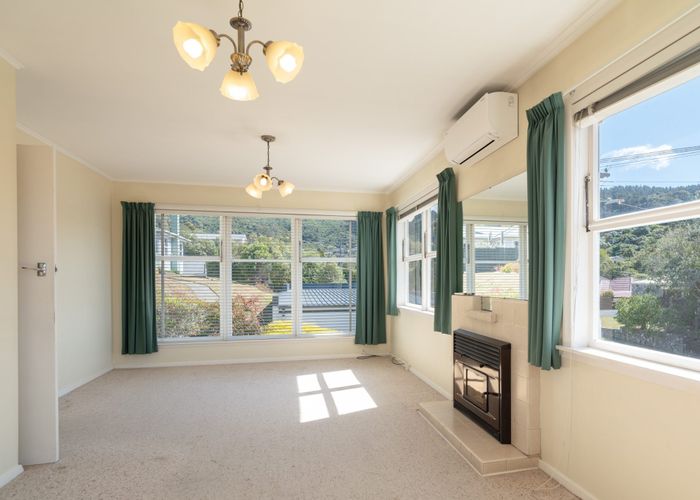  at 27 Larsen Crescent, Tawa, Wellington