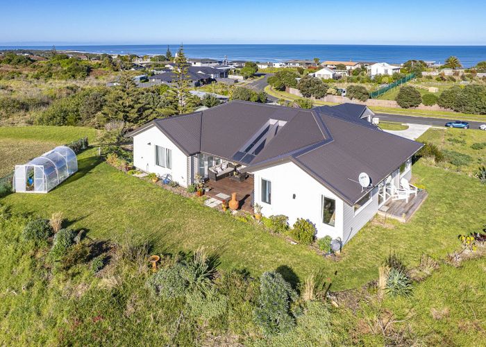  at 12 Longbeach Drive, Castlecliff, Whanganui, Manawatu / Whanganui