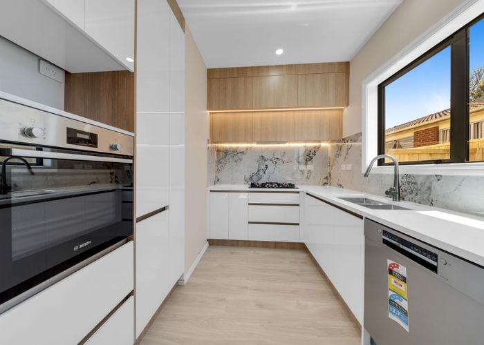  at 2/53 Hutchinsons Road, Bucklands Beach, Manukau City, Auckland