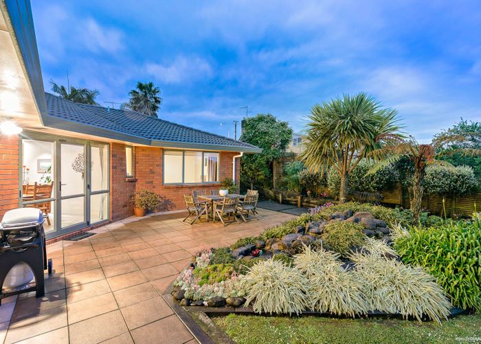  at 4 Ponderosa Drive, Oteha, Auckland