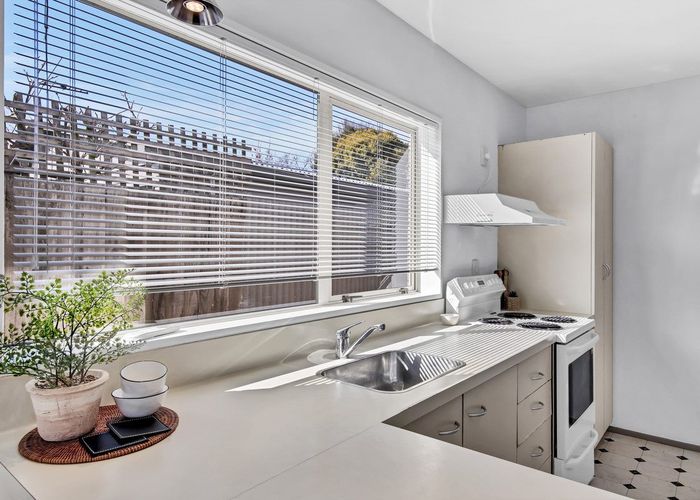  at 72 Cumnor Terrace, Woolston, Christchurch