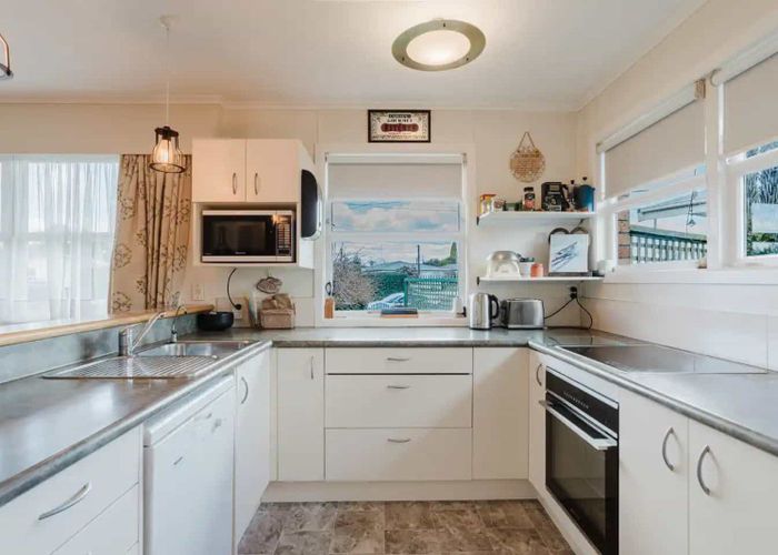  at 49 Garden Heights Avenue, Glenview, Hamilton