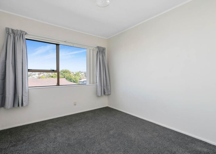  at 1 Lancelot Place, Glenfield, North Shore City, Auckland