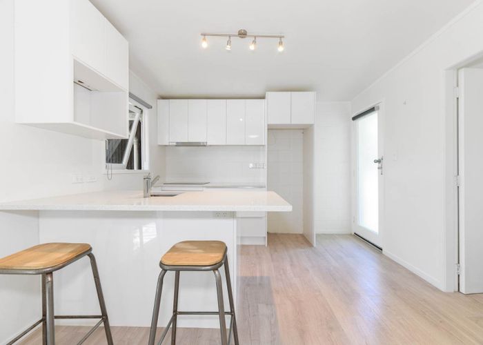  at 2/64 Chartwell Avenue, Glenfield, North Shore City, Auckland