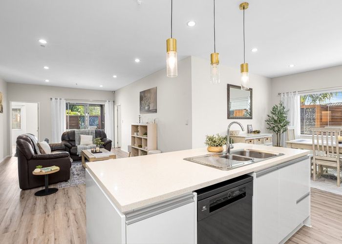  at 32 Rishworth Avenue, Stanmore Bay, Rodney, Auckland