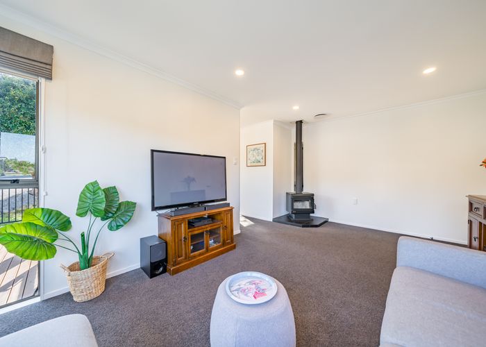  at 16B Pokohiwi Road, Normandale, Lower Hutt