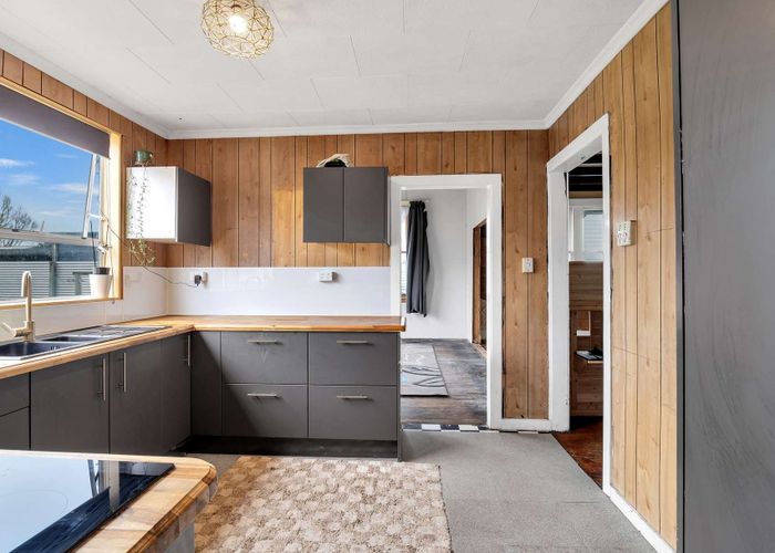  at 14 London Street, Aramoho, Whanganui, Manawatu / Whanganui