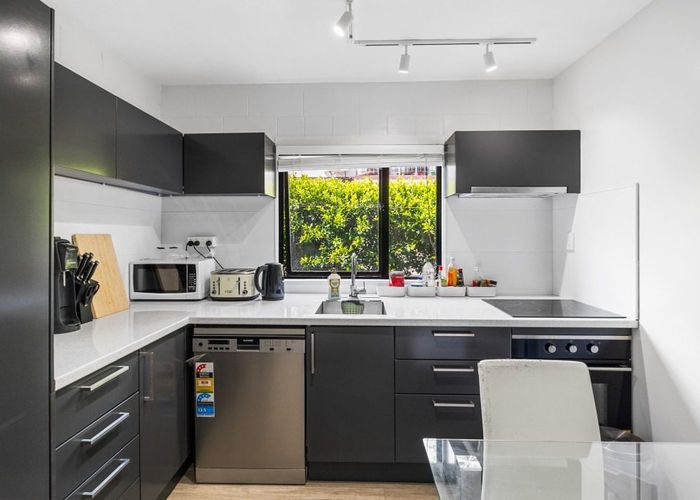  at 6/41 Woodward Road, Mount Albert, Auckland