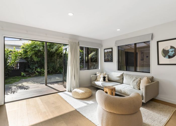  at 8 Raymond Street, Point Chevalier, Auckland