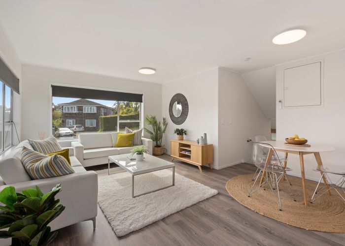  at 2/6 Finchley Road, Torbay, Auckland