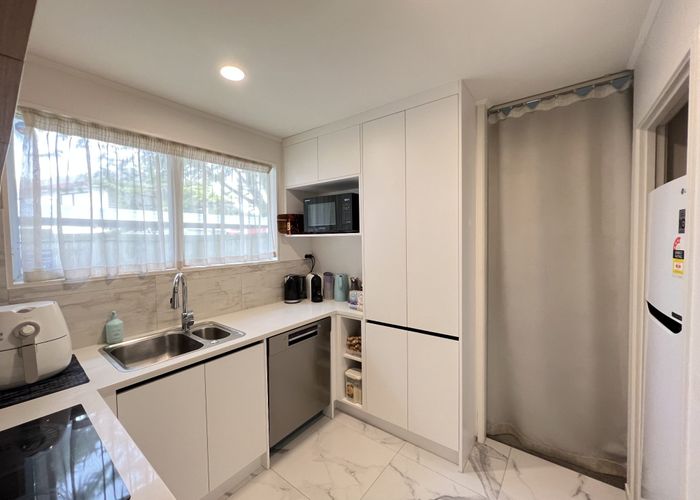  at 1/33 Penion Drive, Flat Bush, Auckland