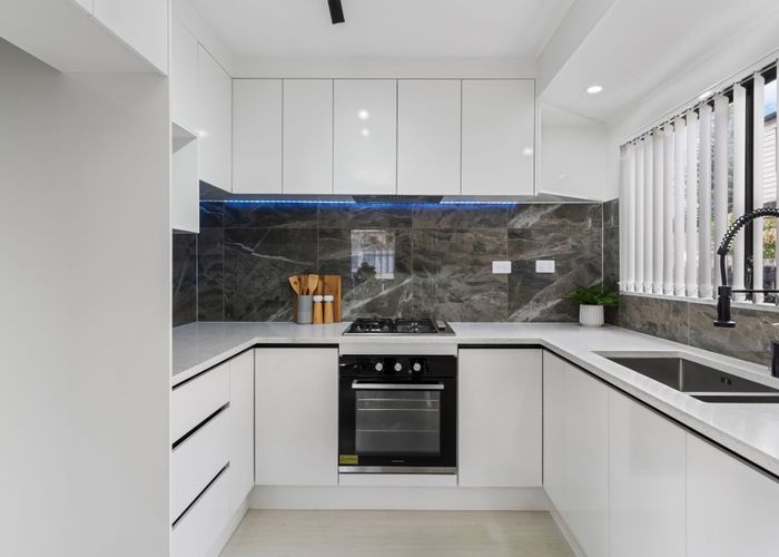  at 2/6 Cambridge Road, Manurewa, Manukau City, Auckland