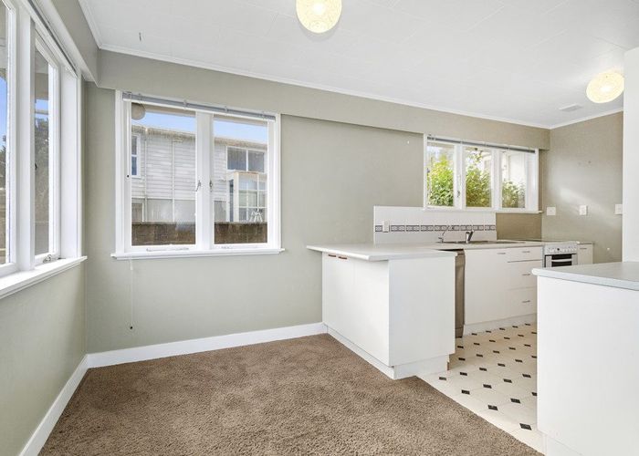  at 252 Dowse Drive, Maungaraki, Lower Hutt