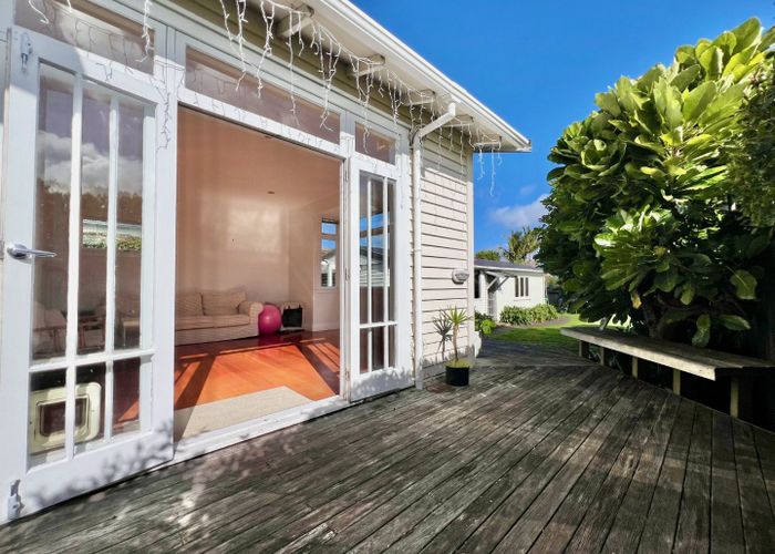  at 32 Hawea Road, Point Chevalier, Auckland City, Auckland