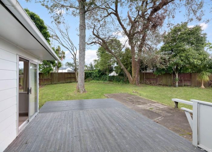  at 27 Chislehurst St, Henderson, Waitakere City, Auckland