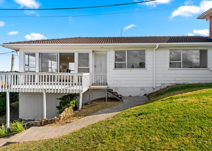  at 2/1 Windsor Place, Windsor Park, Auckland