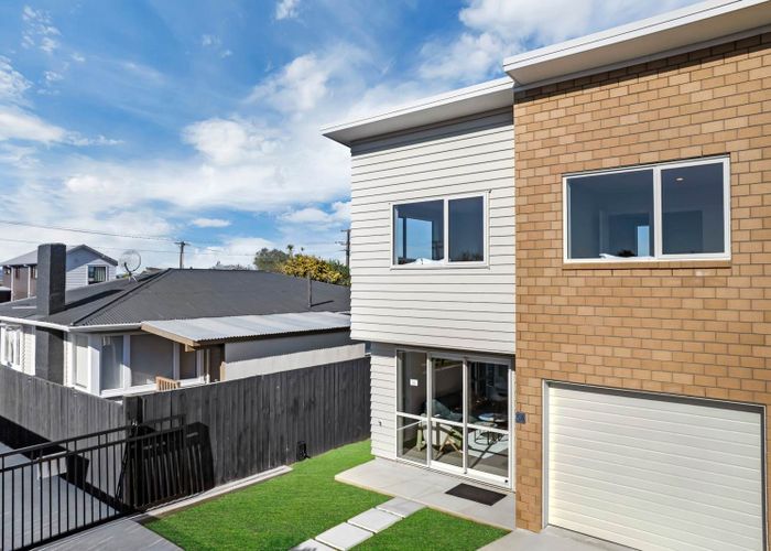  at 5A and 5B Kerrydale, Manurewa, Manukau City, Auckland
