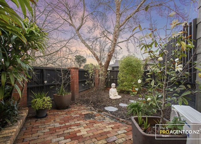  at 21B Glucina Place, Glen Eden, Auckland