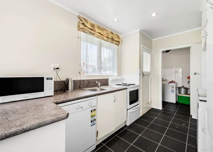  at 15 Claymore Street, Manurewa, Auckland