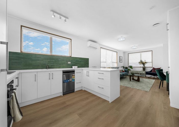  at 2/52 Butterworth Drive, Glendene, Waitakere City, Auckland