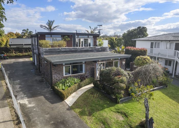  at 2/17 Hawkins Street, Meadowbank, Auckland