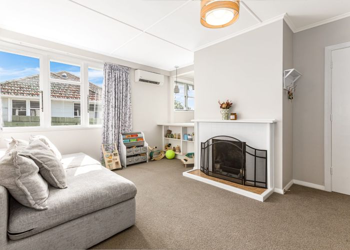  at 90 Main Road, Titahi Bay, Porirua