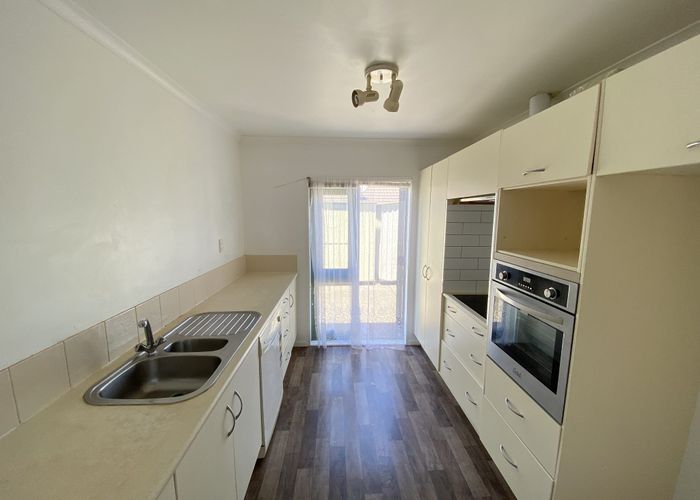  at 15 Dunbarton Dr, Ranui, Waitakere City, Auckland