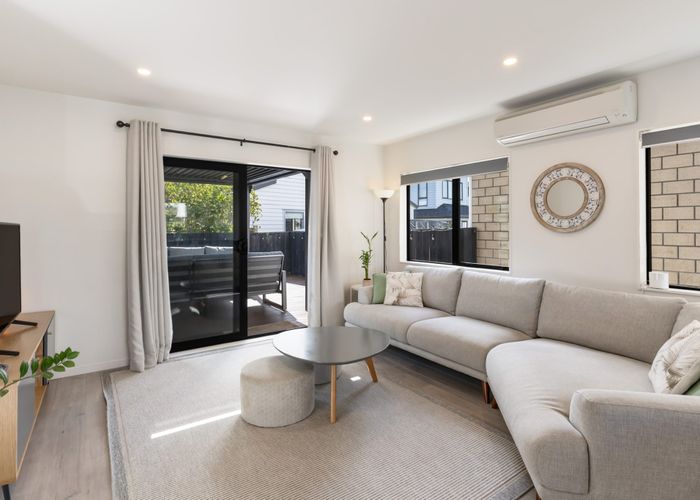  at 12 Kearns Drive, Hobsonville, Waitakere City, Auckland