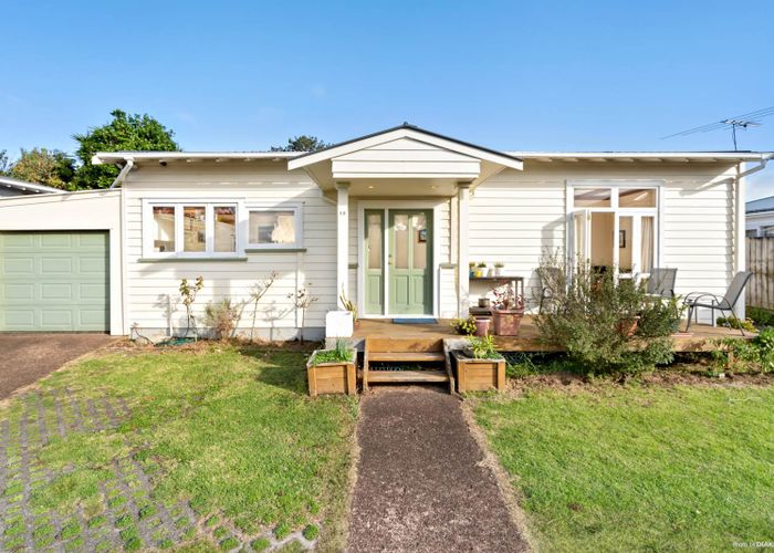  at 10 Quest Terrace, Mount Roskill, Auckland