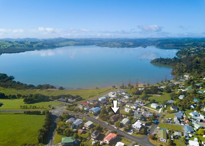  at 11 Peninsula Parade, Hihi