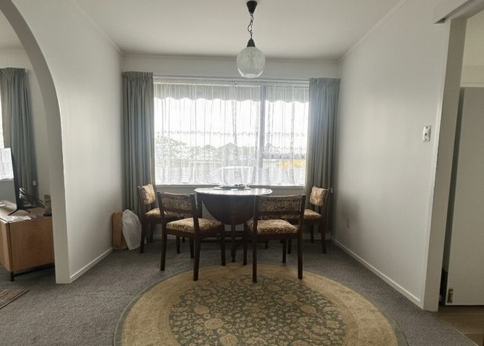  at 1/133 Chivalry Road, Glenfield, North Shore City, Auckland