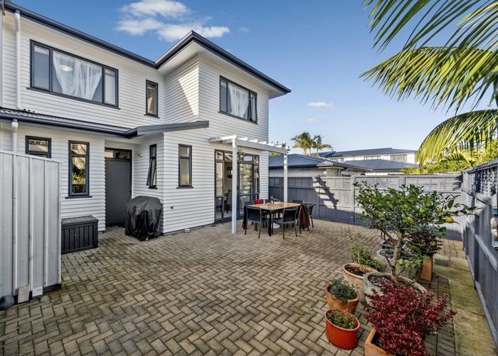  at 6/2 Armoy Drive, East Tamaki, Manukau City, Auckland