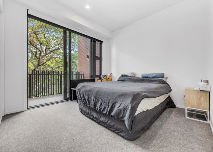  at 204/7B Hinaki Street, Point England, Auckland