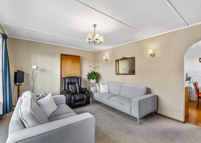  at 18 Panorama Road, Mount Wellington, Auckland