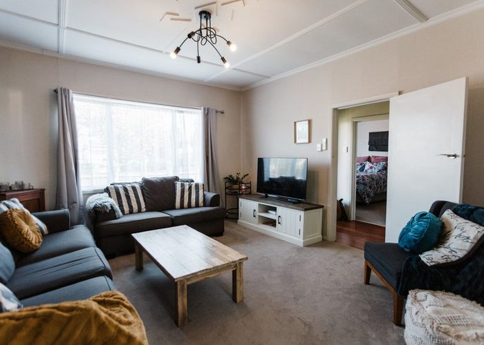  at 902 Queen Street East, Parkvale, Hastings