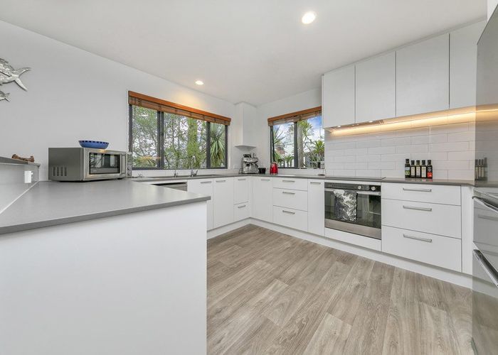  at 7A Shipton Place, Blockhouse Bay, Auckland