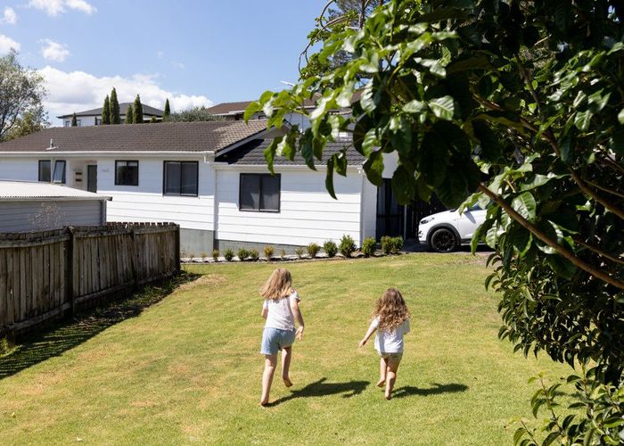  at 46 Lavelle Road, Henderson, Waitakere City, Auckland