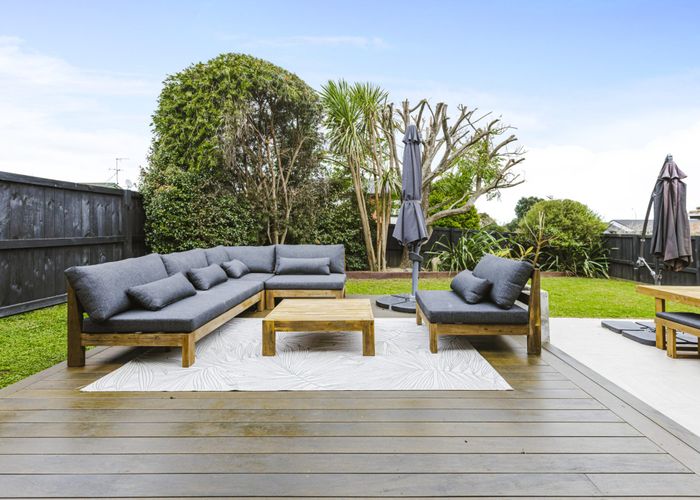  at 9 Elrita Place, Conifer Grove, Takanini
