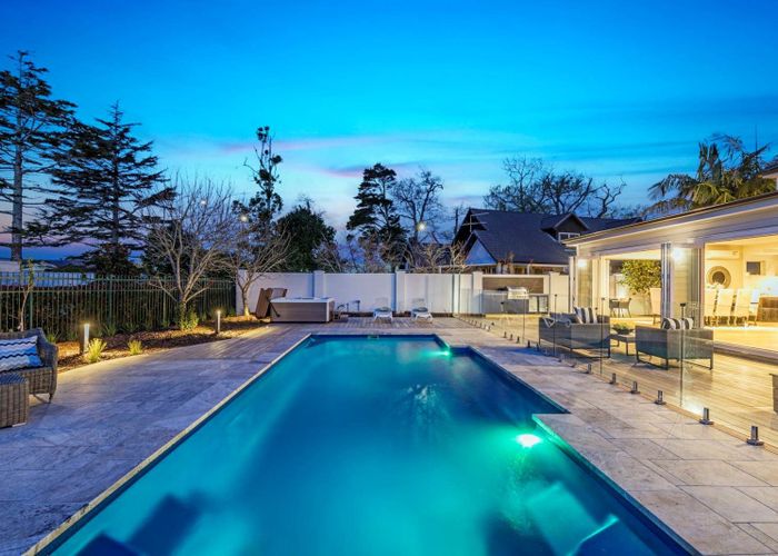  at 19 Oak Manor Drive, Albany, North Shore City, Auckland