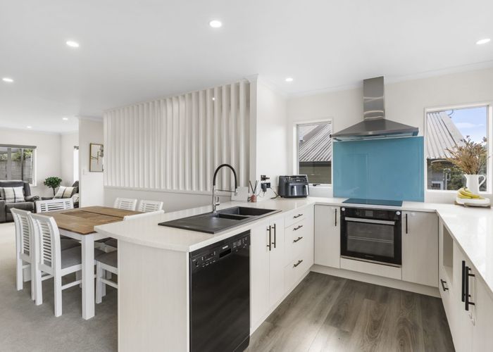  at 4/61 The Avenue, Albany, Auckland
