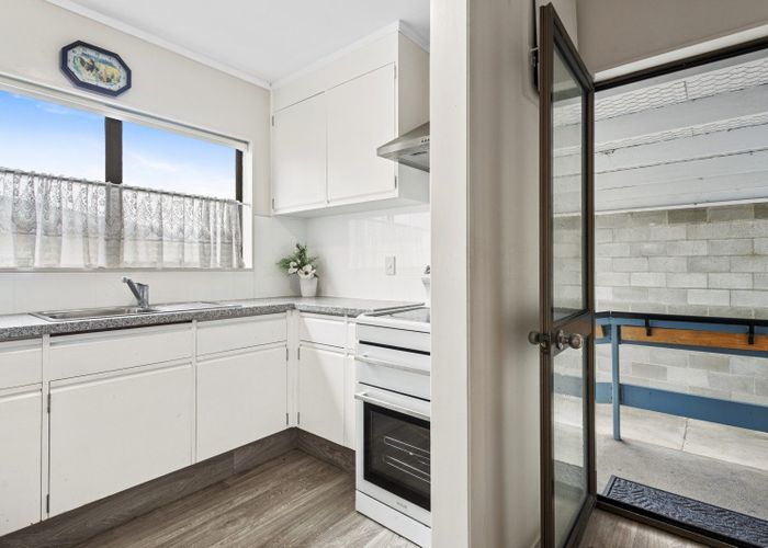  at 1/6 County Place, Tirau