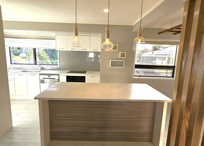  at 3A Alexander Avenue, Torbay, North Shore City, Auckland