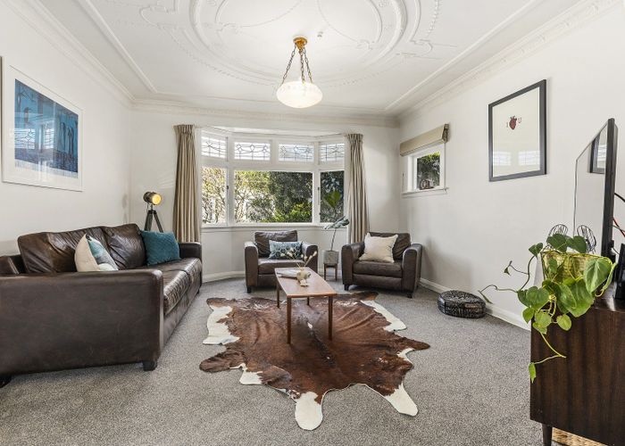  at 8 Friend Street, Karori, Wellington, Wellington