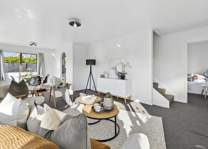  at 2/6 Kindergarten Drive, Conifer Grove, Papakura, Auckland