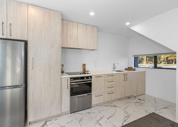  at 2/4 Riccarton Road, Riccarton, Christchurch